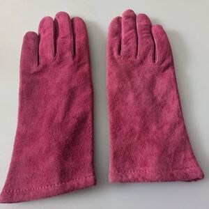 New, Women's Hot Pink Suede Lined Gloves. Size Medium Petite (Small)